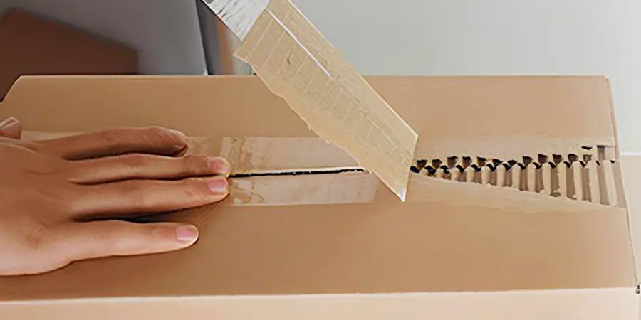 Transparent tape securely sealing a carton, non-peeling when pulled, factory-direct supply